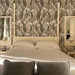 Marina - Preferred & Hotel Capri